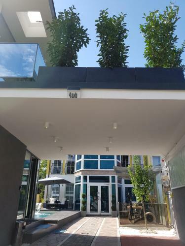 Deluxe Apartment & Suite