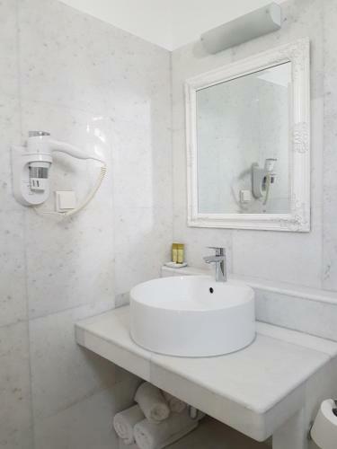 Artemis Hotel