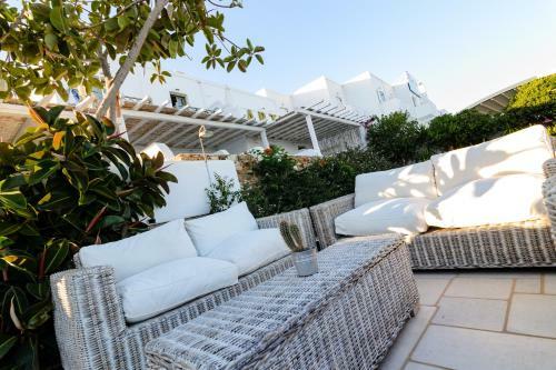 Artemis Hotel