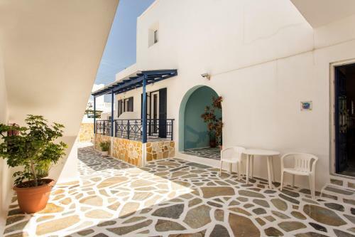 Hostal Theologos Place