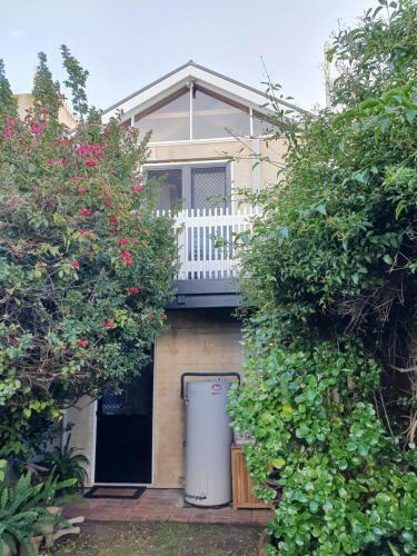 La Maison Riviere - The River House Bed & Breakfast