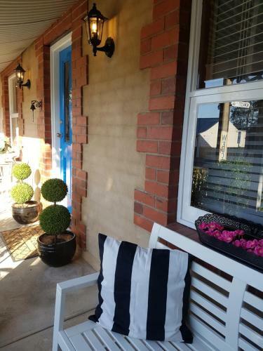 La Maison Riviere - The River House Bed & Breakfast