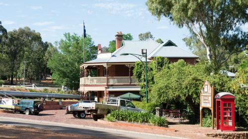 Exclusive Handy Holiday House