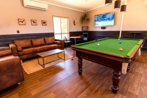 Motel Oasis Newman