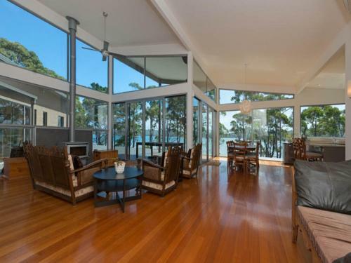 Cloudy Bay Lagoon Estate