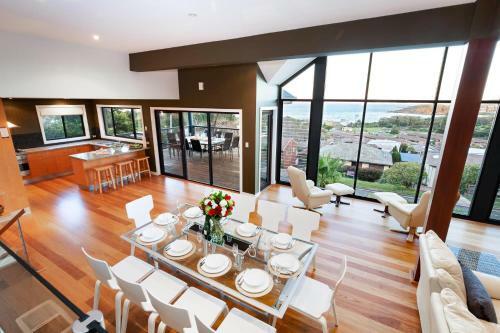 Venabu On Garuwa - Fingal Bay