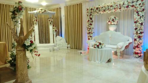 Hostal The Royal Mall