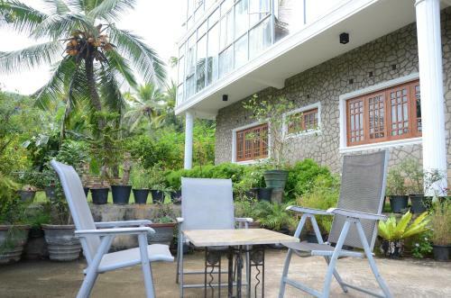 Hostal Suisse View Residence