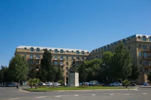Sumgay?t Plaza Hotel