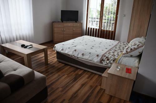 Hostal Apartment And Rooms Konak