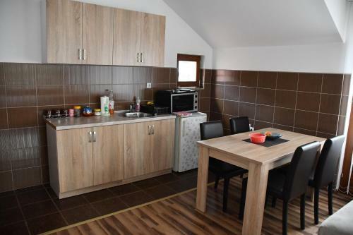 Hostal Apartment And Rooms Konak