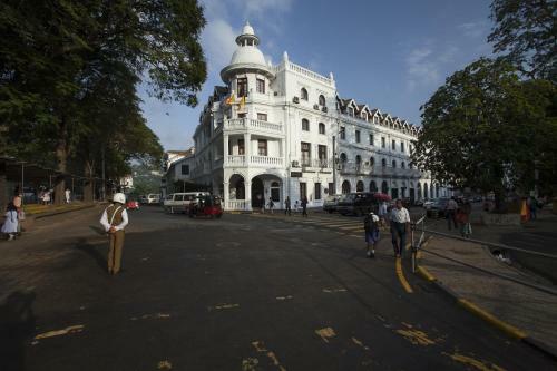 Queen's Hotel