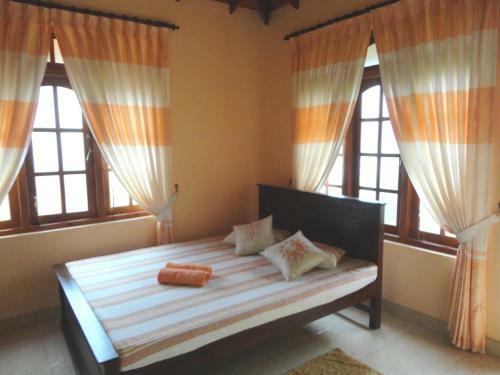 Hostal Nilmini Villa
