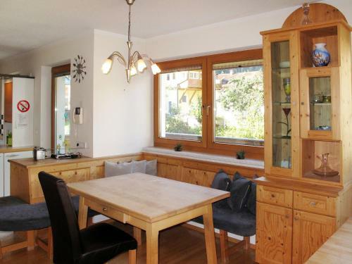 Haush�lfte Monz 205s