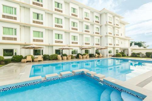 Hotel Microtel By Wyndham South Forbes