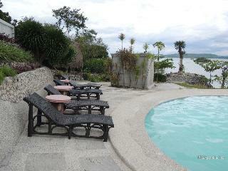 Hotel Moalboal Beach Resort