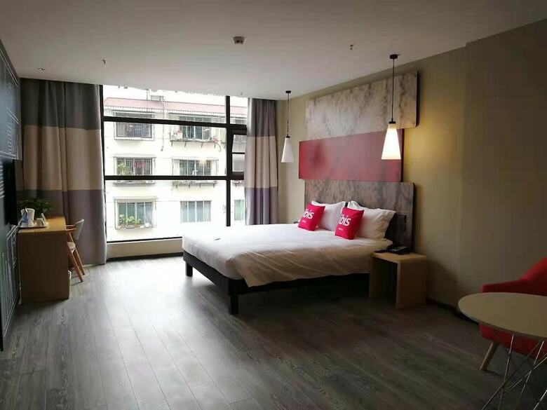 Ibis Guangyuan City Square Hotel