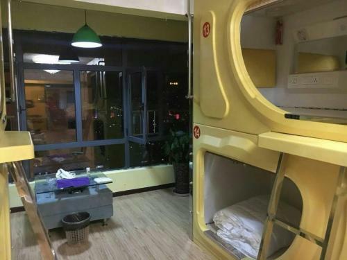 Wuwei Qiyou Space Capsule Hostel