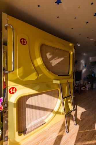 Wuwei Qiyou Space Capsule Hostel