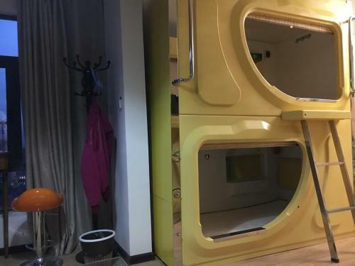 Wuwei Qiyou Space Capsule Hostel