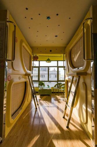 Wuwei Qiyou Space Capsule Hostel