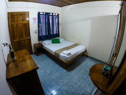 Hostal Cocobolo Guest House