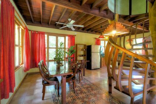 Villa Canopy With Wild Views