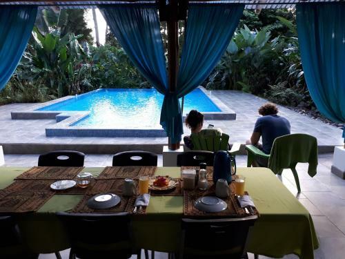 Hostal Tropical Paradise Bungalows