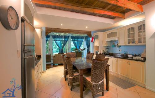 Villa Naranja Pool House