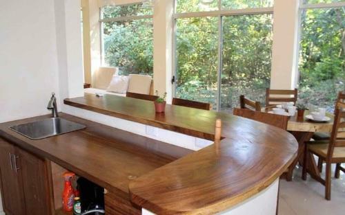 Beach Paradise Awaits! (sleeps 8)