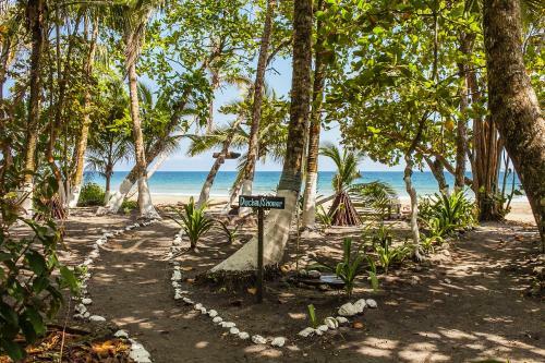 Lapalapa Beachfront Hotel