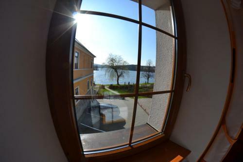 Apartm�ny U Jezera Na N�m?st�