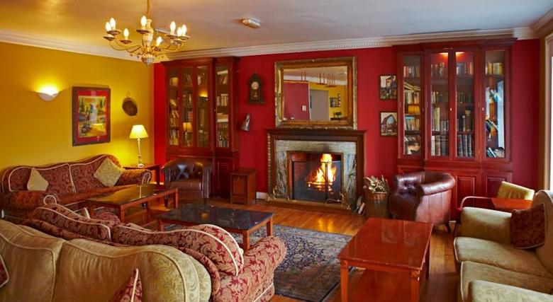 Hotel Leenane (.)