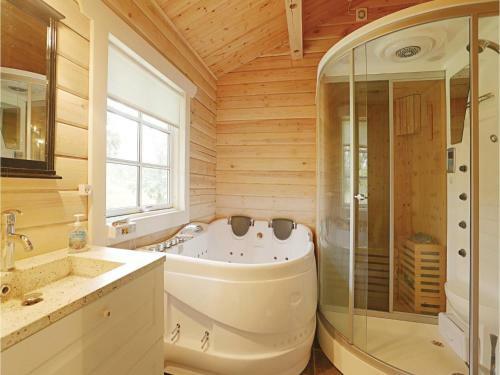 Three-bedroom Holiday Home In Aakirkeby