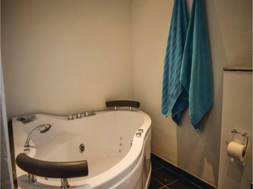 Three-bedroom Holiday Home In Ega