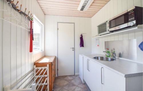 Three-bedroom Holiday Home In Farvang