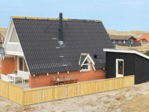 Three-bedroom Holiday Home In Harbo�re 24