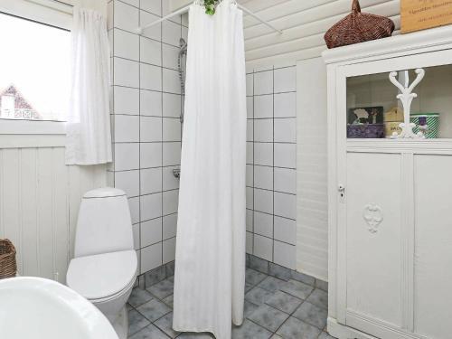 Three-bedroom Holiday Home In Harbo�re 24