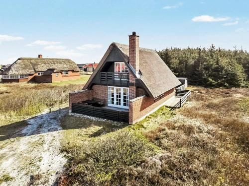 Three-bedroom Holiday Home In Harbo�re 1