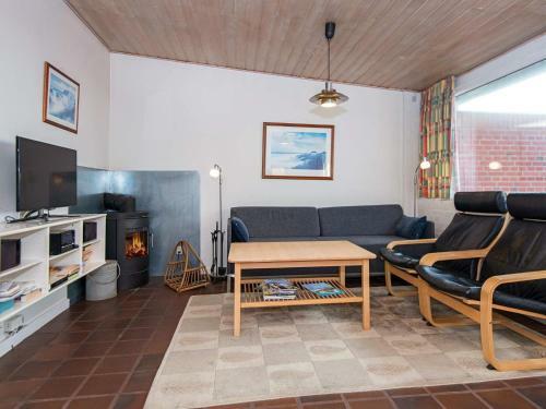 Three-bedroom Holiday Home In Henne