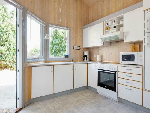 Three-bedroom Holiday Home In Hojby