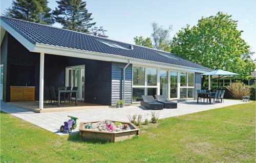 Three-bedroom Holiday Home Odder With A Fireplace 05
