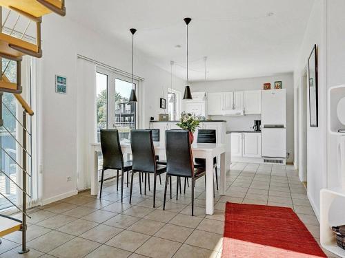 Four-bedroom Holiday Home In Humble 6