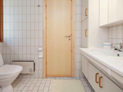 Three-bedroom Holiday Home In G�rlev 5