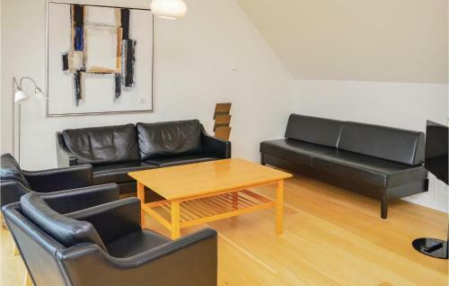 Three-bedroom Apartment In Romo