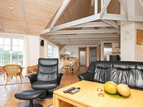 Four-bedroom Holiday Home In Ringk�bing 6