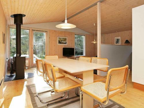 Three-bedroom Holiday Home In Oksb�l 4