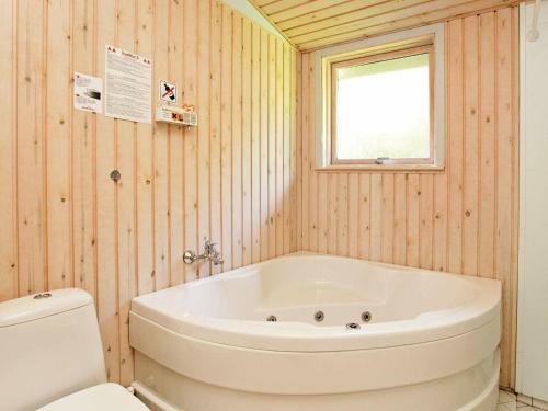 Three-bedroom Holiday Home In Oksb�l 4