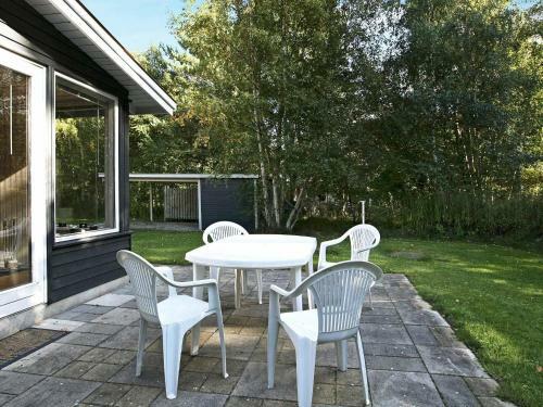 Three-bedroom Holiday Home In Oksb�l 4