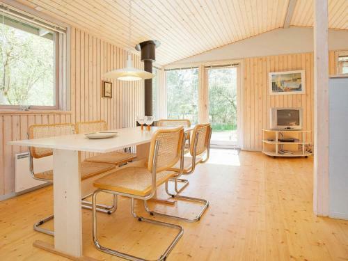 Three-bedroom Holiday Home In Oksb�l 4